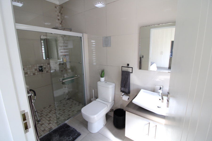 5 Bedroom Property for Sale in Kingswood Golf Estate Western Cape